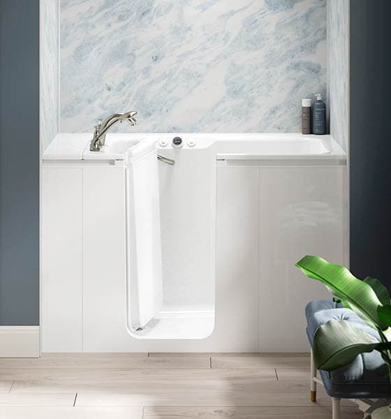 KOHLER Walk-In Bath with Cintilante Bluette Walls