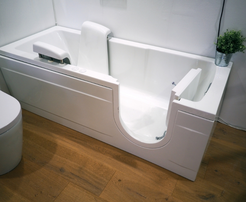 walk-in tub wheelchair accessible