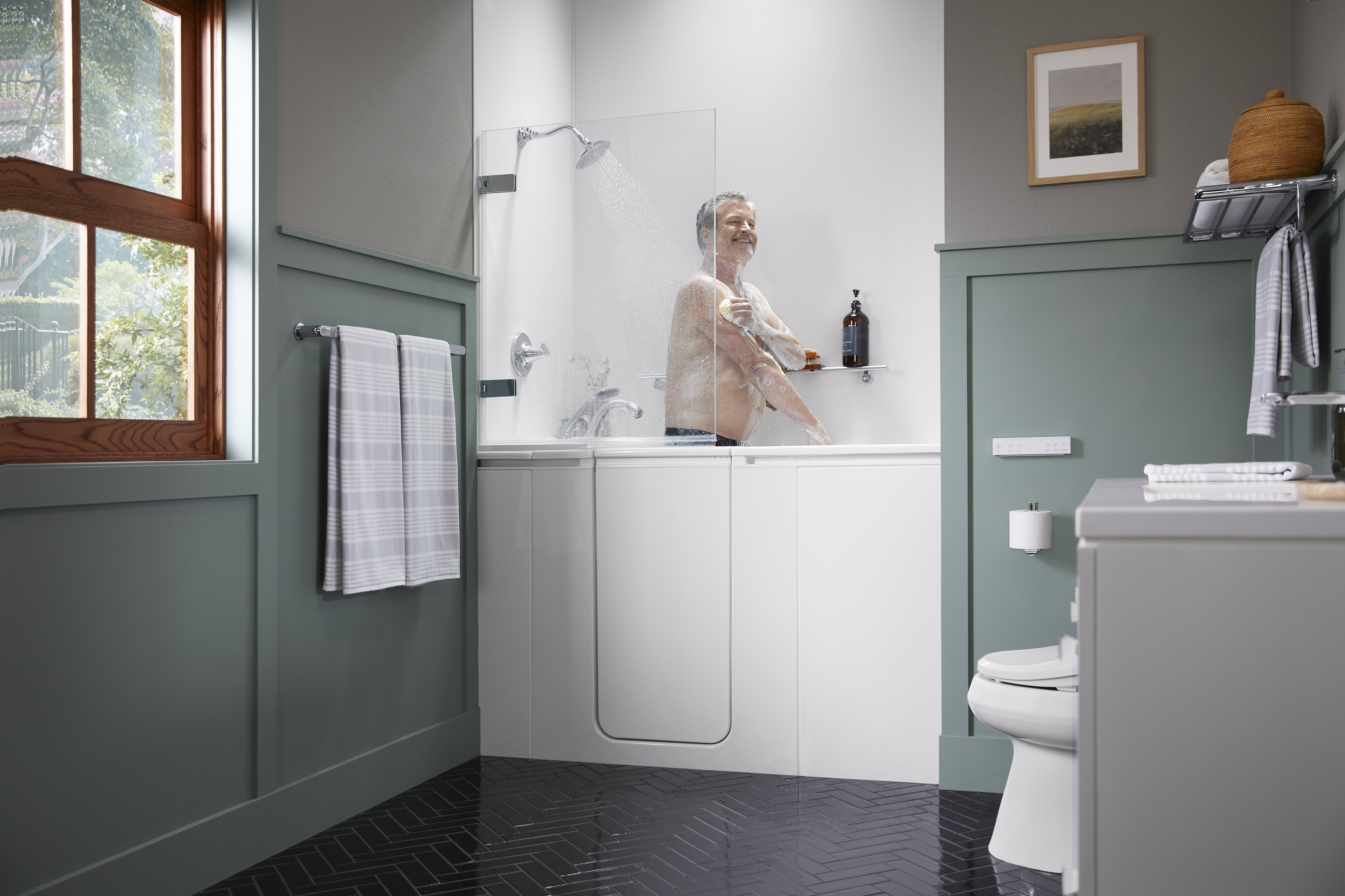 Modern Walk In Bathtub With Integrated Shower Combo For Luxury Home Bathing